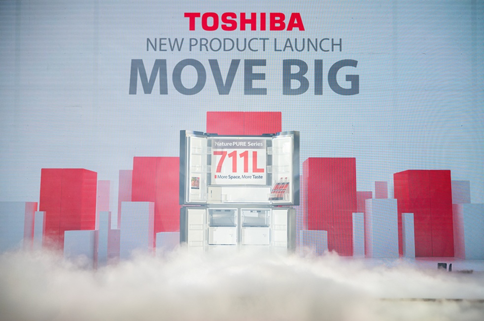 Toshiba Catat Muri: Luncurkan Kulkas 4 Pintu Kapasitas 711L 