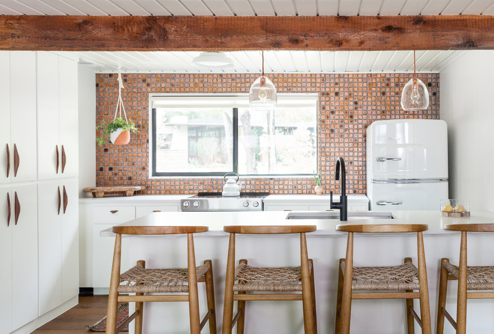 Inspirasi Dapur Mini Bar Cantik untuk Hunian Modern 