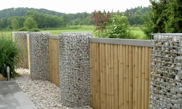 7 Ide Cantik Pagar Rumah Tropis Sederhana dari Bambu