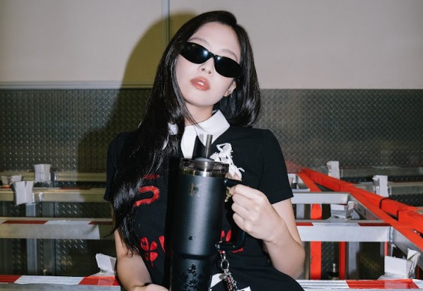 Stanley 1913 x JENNIE: Pop Up Tumbler Gantung Ekslusif