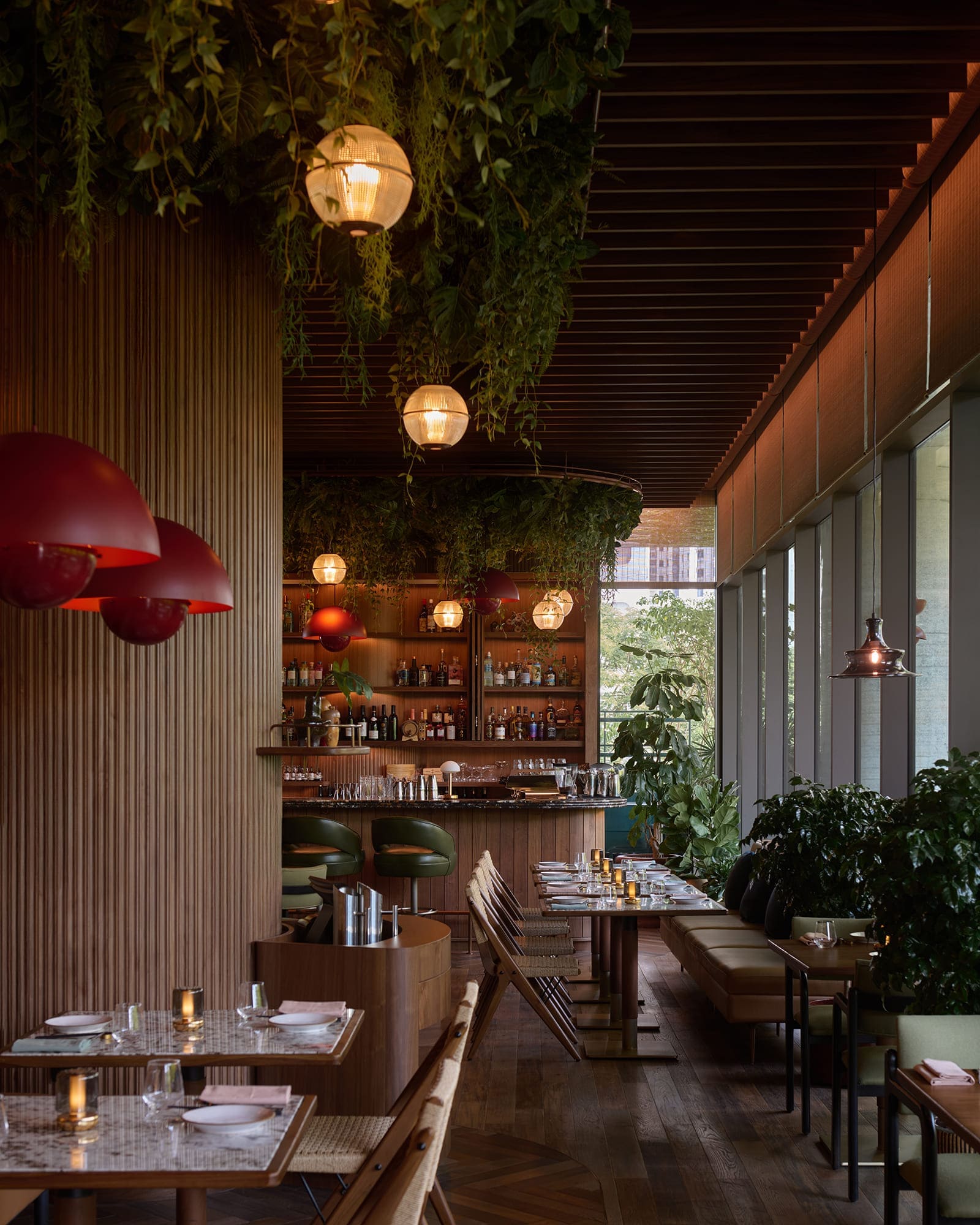 Keindahan Kayu Amerika di Kaya Restaurant