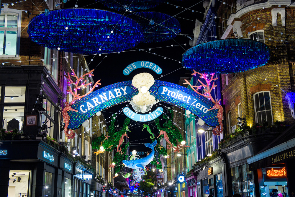 Kilau Lampu Natal Ramah Lingkungan di London 