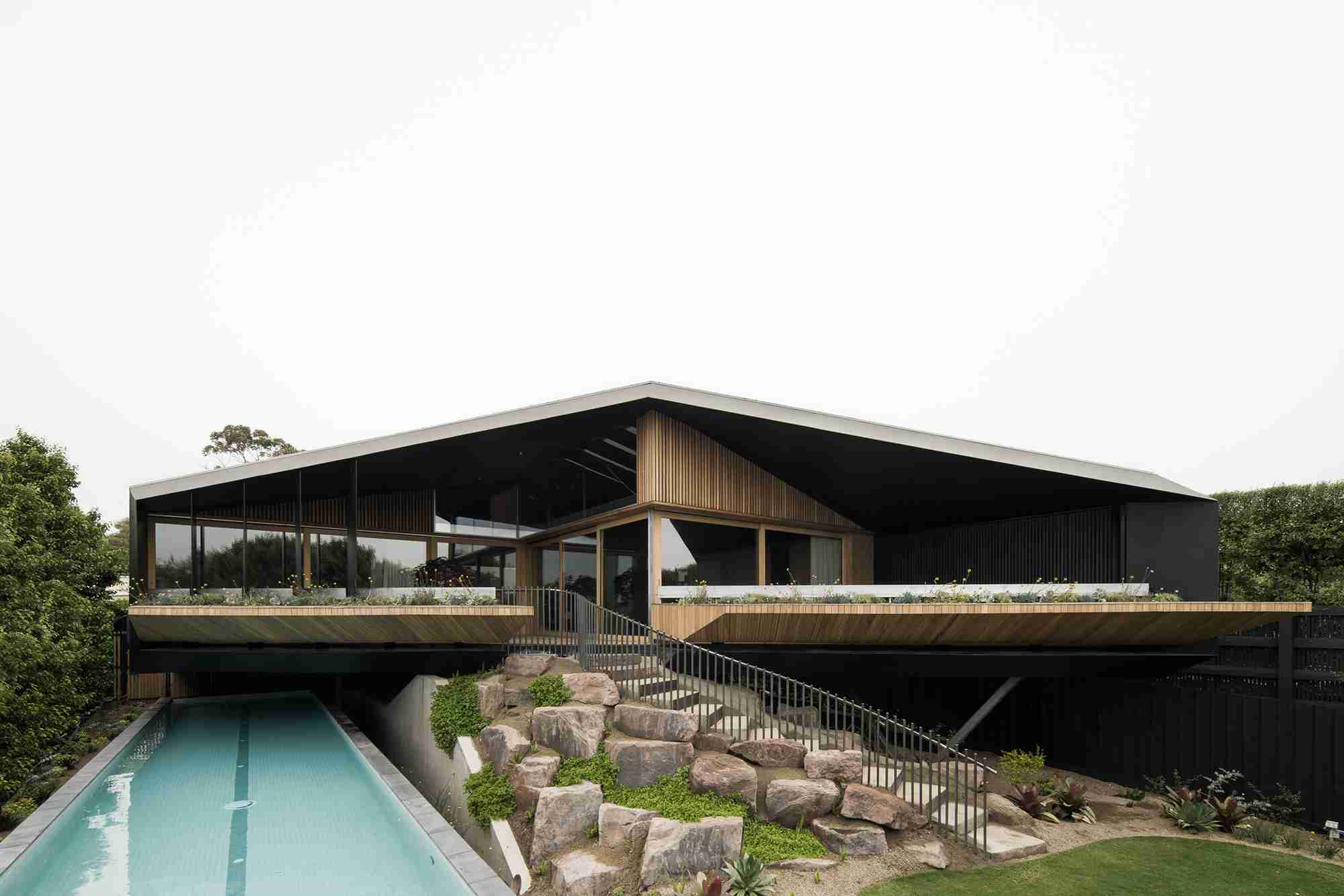 Inspirasi Rumah Nuansa Pantai Modern dengan Sentuhan Tropis