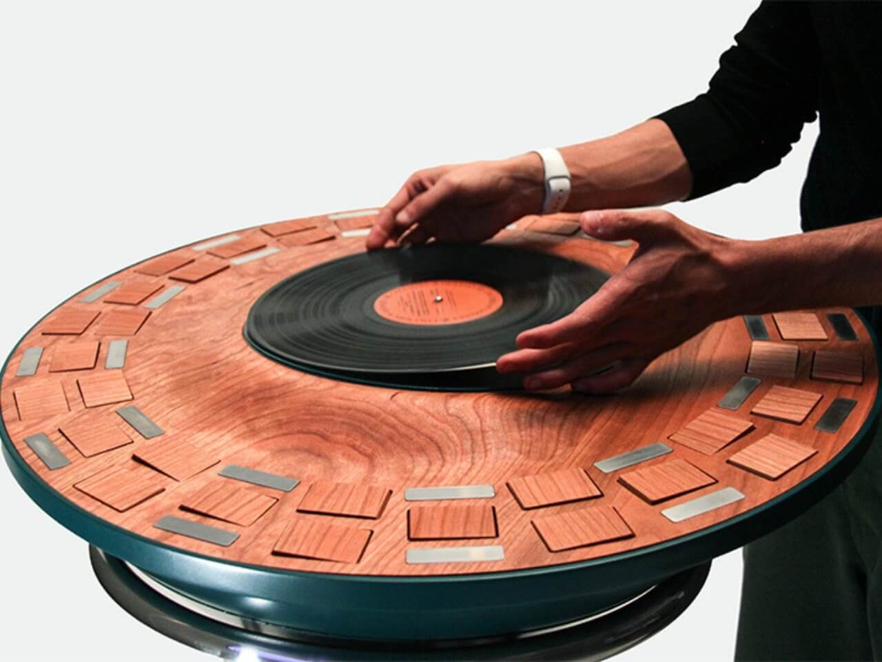 Orbit Kinetic Turntable: Musik Menjadi Gerakan Visual