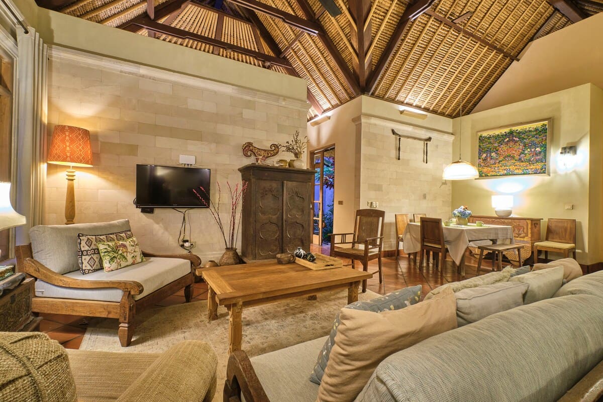 Staycation Vila Antik di Ubud Melalui Airbnb