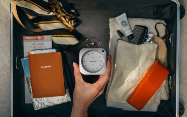 Balmuda Ciptakan Jam Unik Tanpa Jarum & Layar