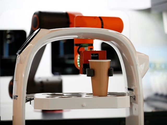 Robot Barista: Solusi Hangout di Kafe Saat Pandemi?