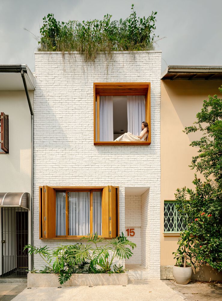 7 Desain Rumah 2 Lantai Mungil Cantik, Kecil Tapi Nyaman!