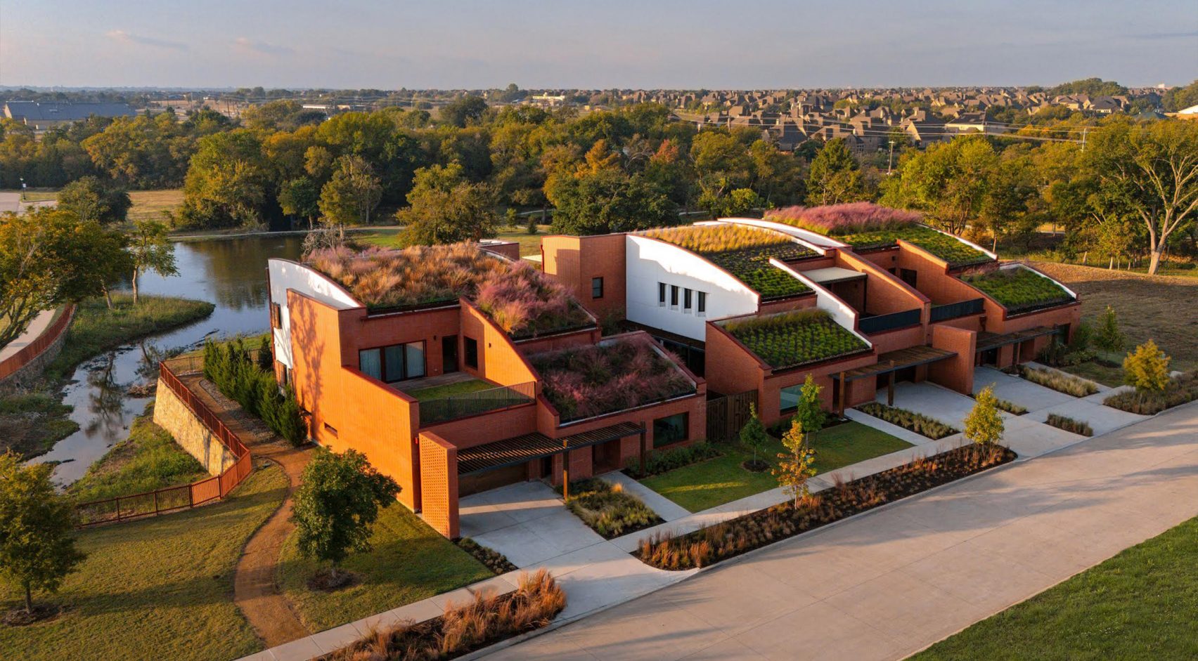 Komunitas Rumah Atap Hijau: Inovasi Desain Hunian Texas