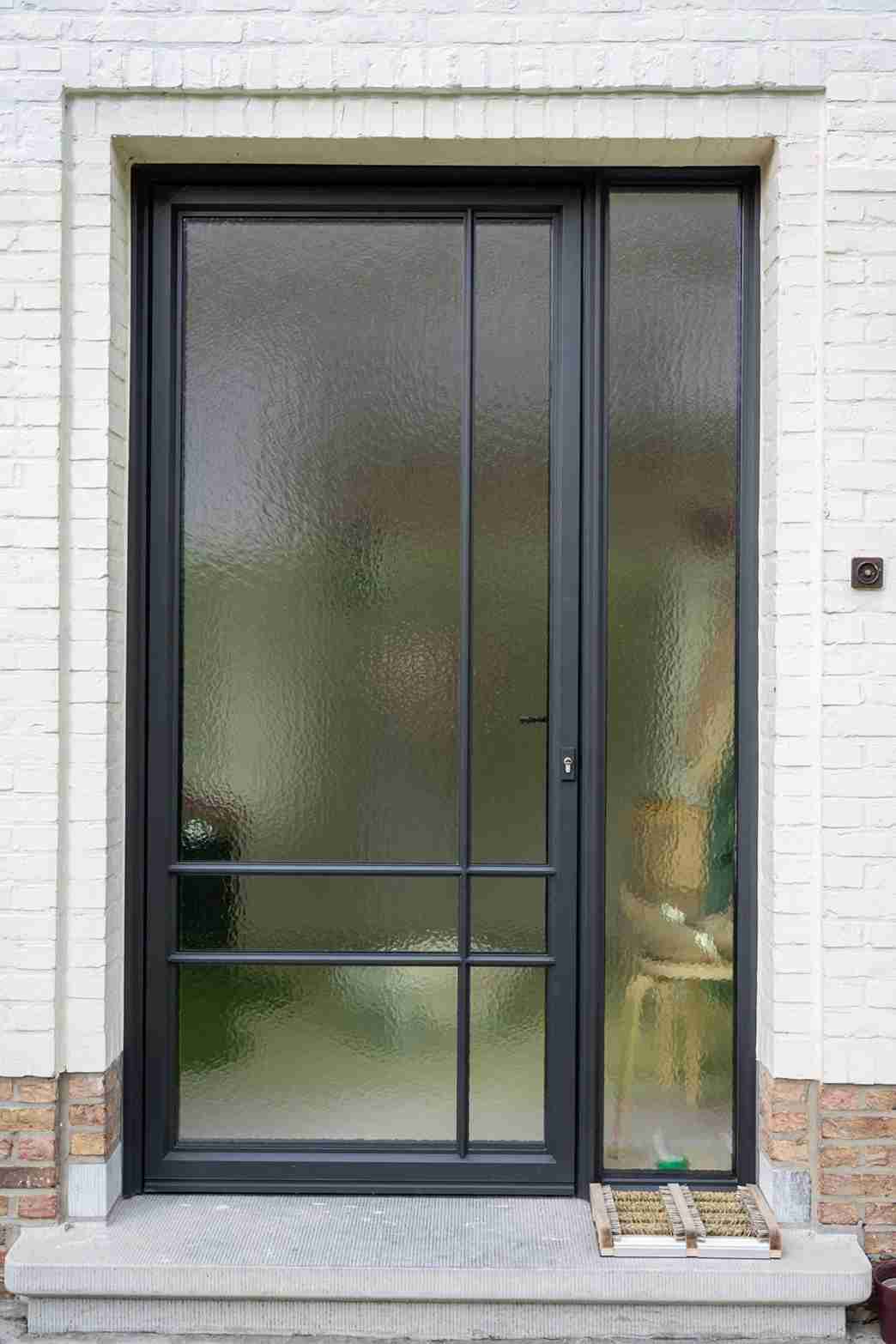 Rumah Mewah Model Pintu Minimalis Elegan, Bikin Kagum!