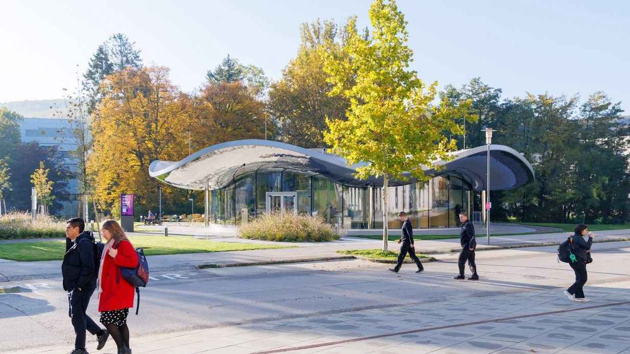 Pusat Sains di Austria Ini Buat Pengalaman ke Dunia Cermin!